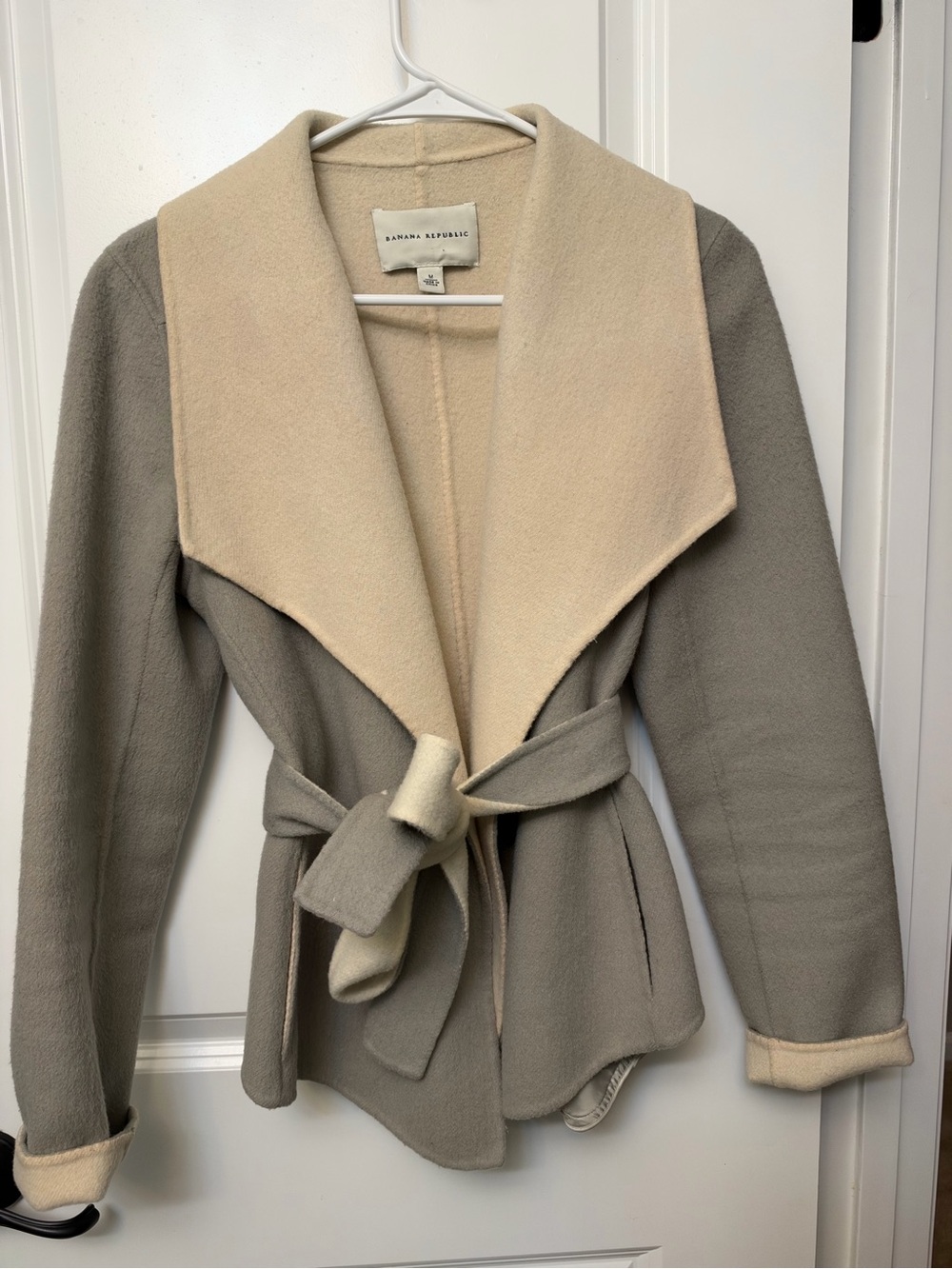 Banana Republic Light Grey Wrap Coat with Cream Contrast Collar Size Medium